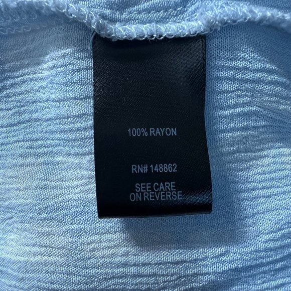 Torrid Crop Top 1X Blue White Off Shoulder V-Neck Tie Dye Gauze Lightweight - Picture 8 of 9